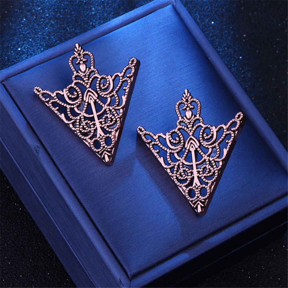 Fashion Exquisite Crown Wedding Hollowed Out Alloy Triangle Pins Corner Badge Brooch For Women|Men