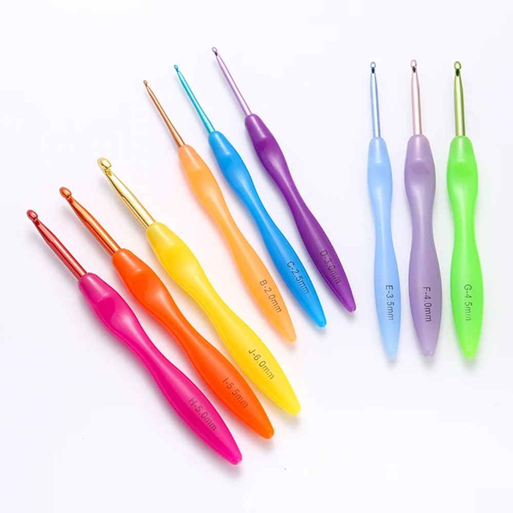 1 Pc Crochet Hooks Knitting Needle, Multicolor Rubber Handle Aluminum Body With Needle Color. Sizes 2, 2.5, 3, 3.5, 4, 4.5 5, 5.5 & 6 MM