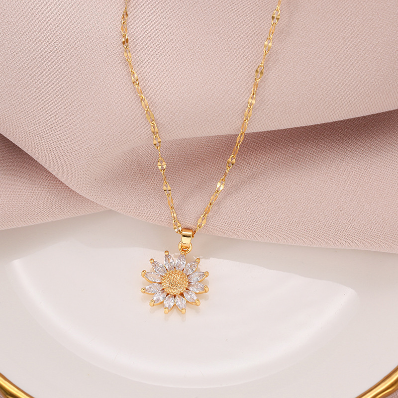 arrivals】New Vintage Sunflower Titanium Steel Necklace Women's High Design Sense Woolen Chain Luxury Niche Accessories