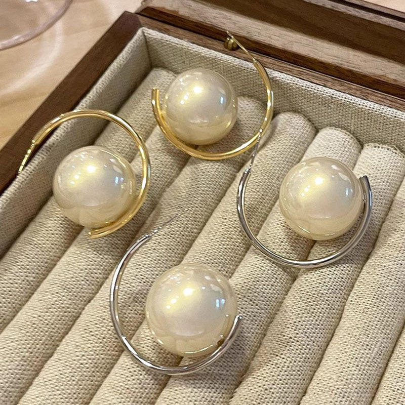 Fashion Silver Needle Pearl C-shaped Stud Earrings Personalized Large Hoop Earrings Temperament Women Pearl Earrings