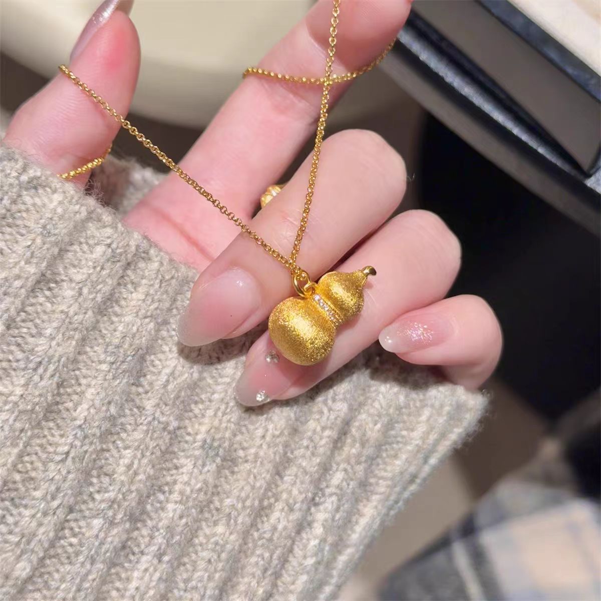【New arrivals】High-grade Brushed Small Gourd Gold Shop Necklace Gold Color Clavicle Chain National Style Pendant Autumn and Winter Sweater Chain Women
