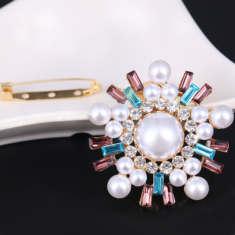 High Quality Pearl Snowflake Brooches Fashion Vintage Jewelry for Women Banquet Clothing Accessories Vintage Decoration Brooch