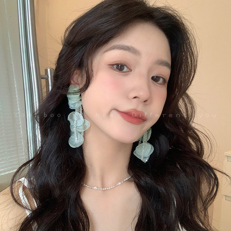 【Fresh green sea fake wind crystal flower tassel earrings female unique design exaggerated organza earrings