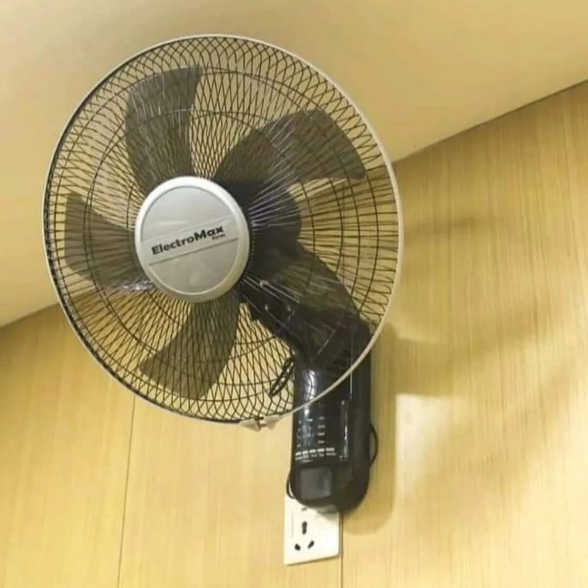 Electromax Wall Fan With Remote 870