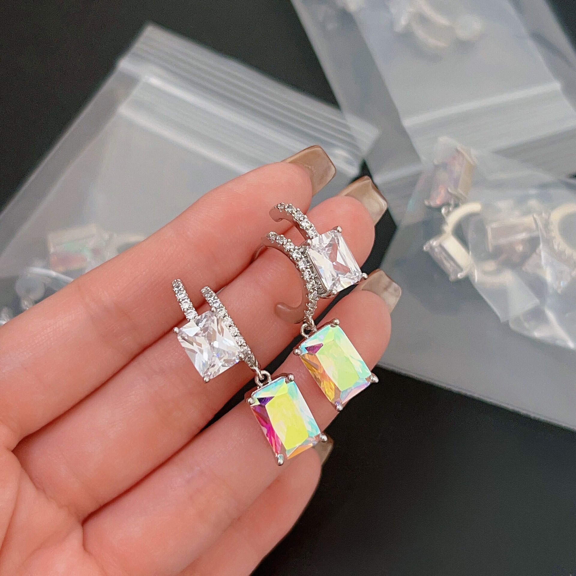 Sale】Super Flash Dream Square Glow Sugar Earrings Women Zhan with Bright Elegant Elegant Earrings