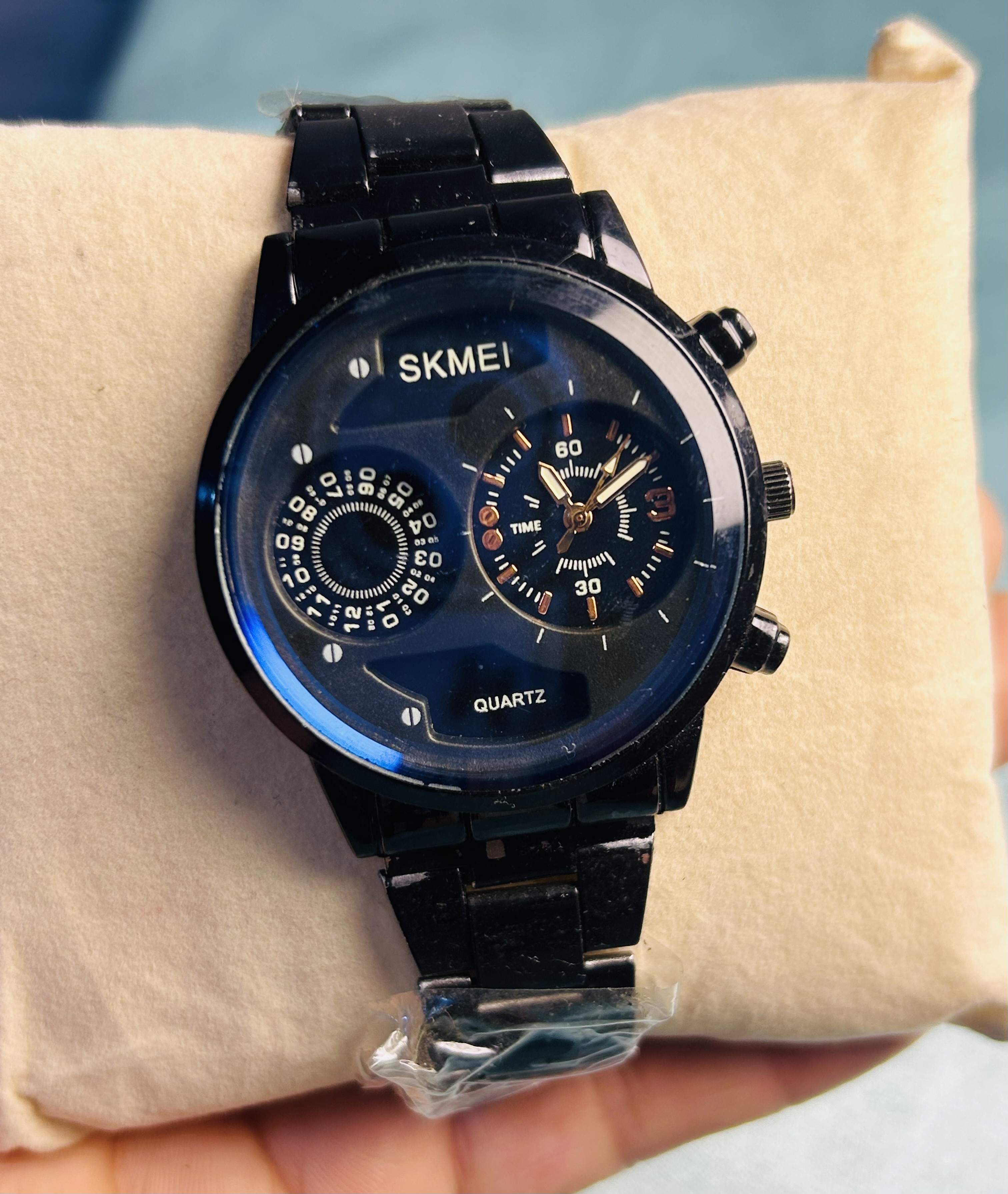 New Attractive Round Black Dial Stainless Steel Wrist Watch For Men || Sold By Time Plaza
