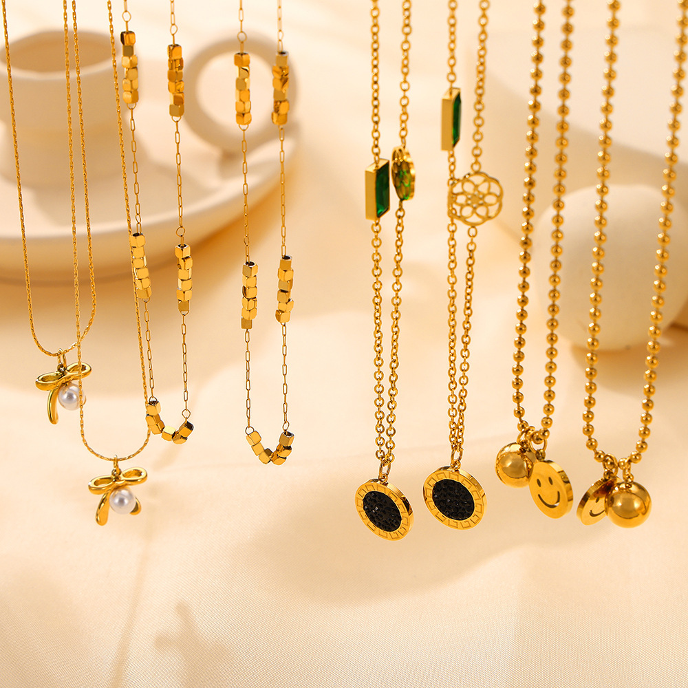 【Mega Gold Roman Vintage Emerald Round Glass Stone Necklace Retro Light Luxury Titanium Steel Clavicle Chain