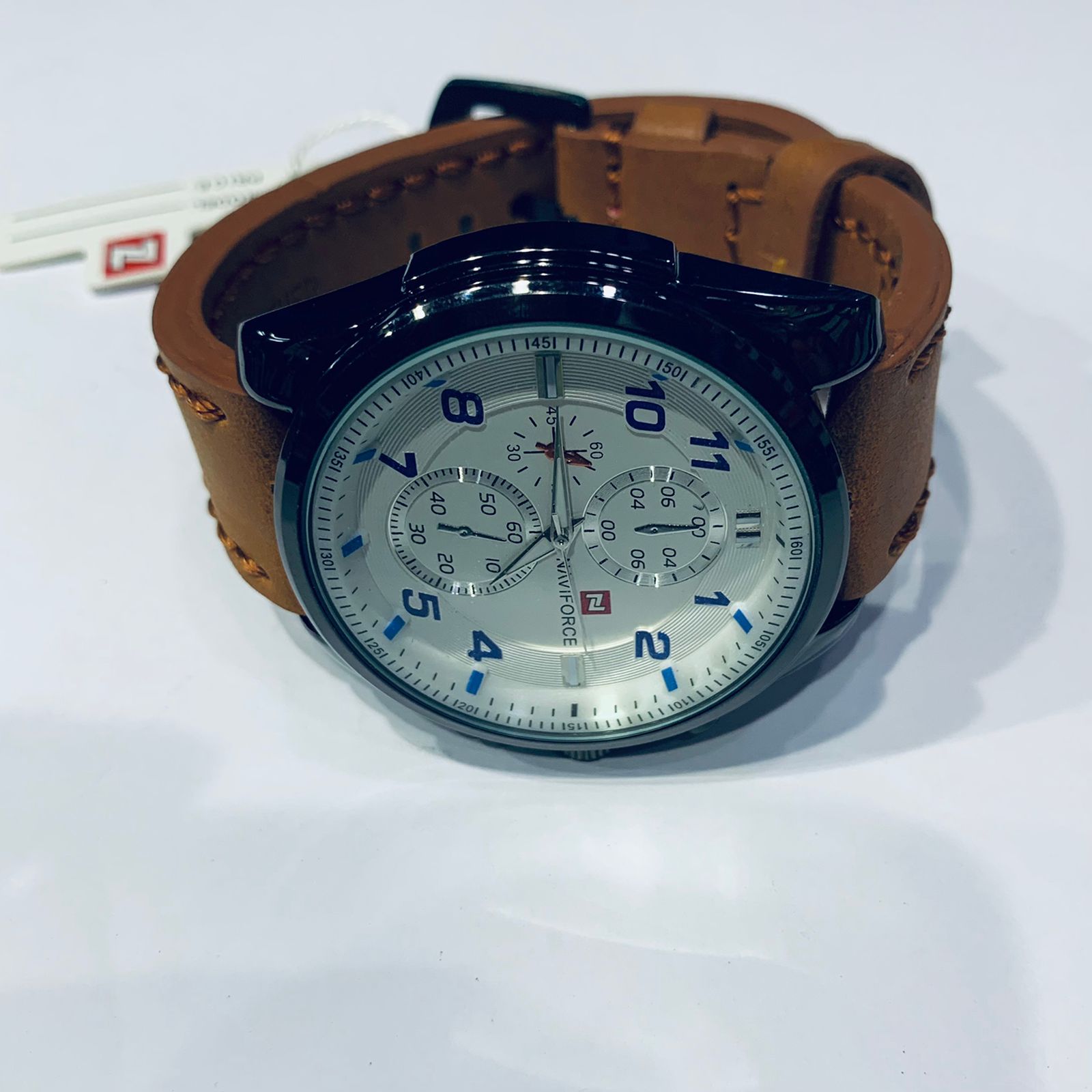 Round Dial Leather Strap Waterproof Fashionable Watch For Man