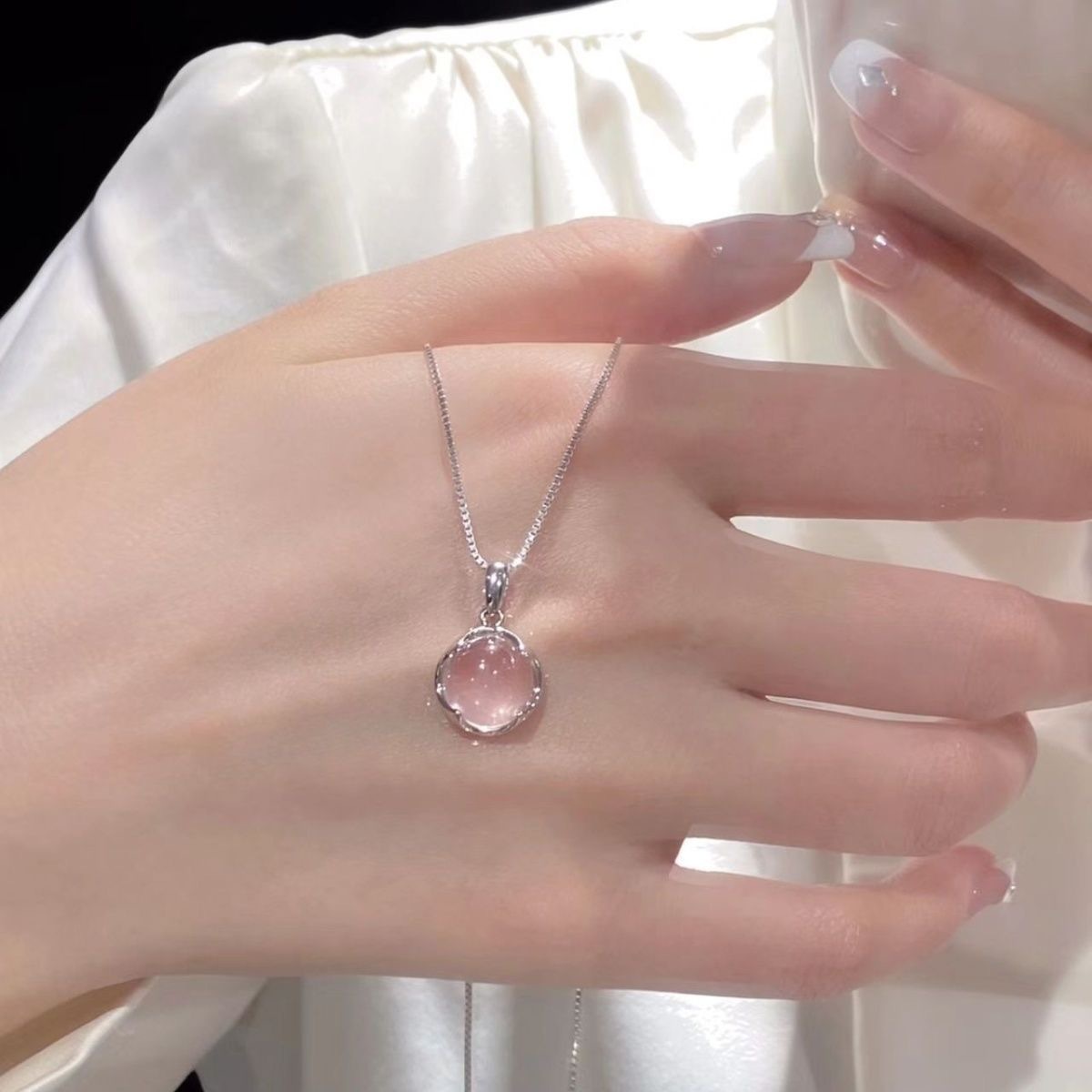 【Good sharing!】Pink Love Pearl Necklace Women's High-end Light Luxury Niche Design Crystal Girl's Heart Elegant Sweet Clavicle Chain