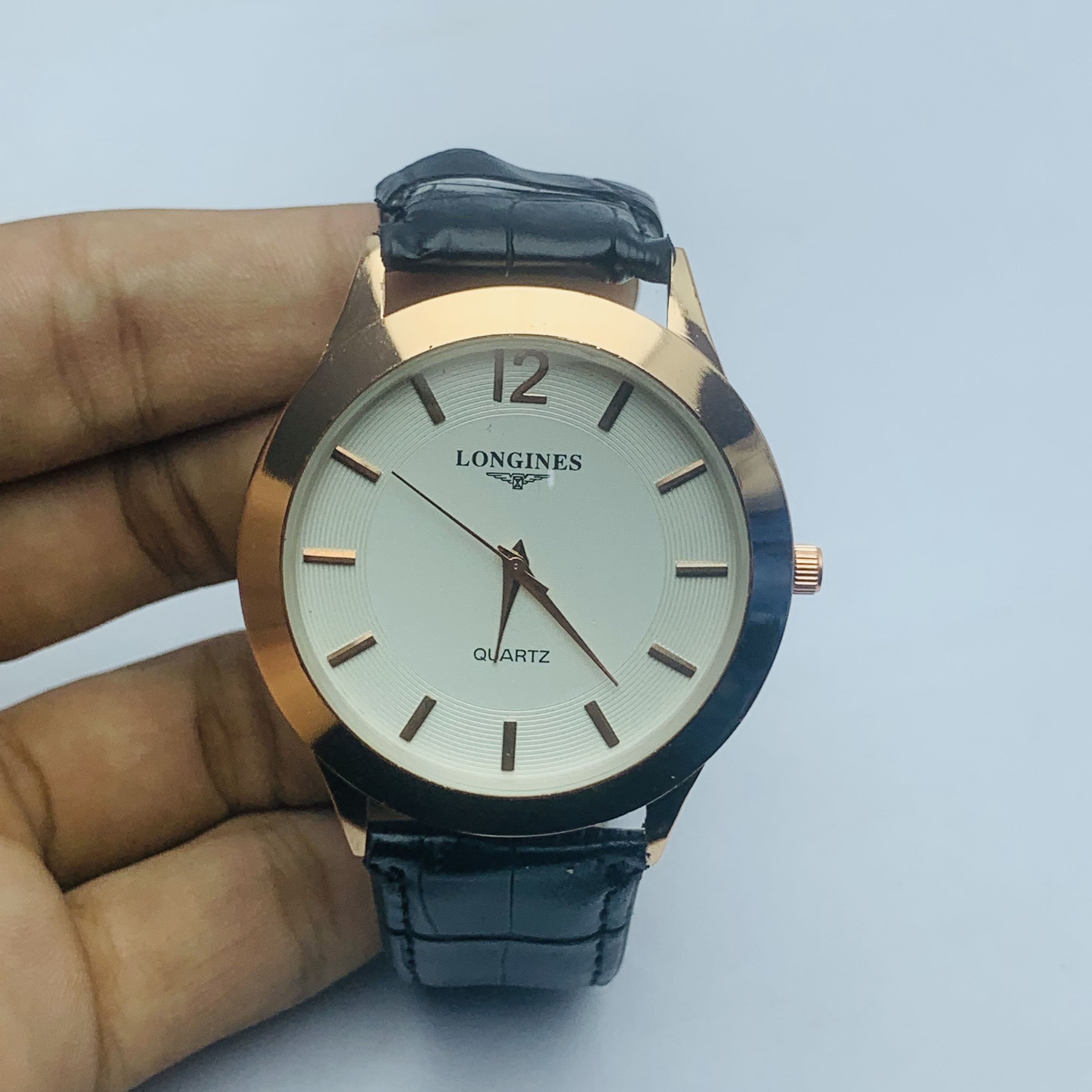 Round Shape White Dial Attractive Leather Strap Casual Watch For Boys