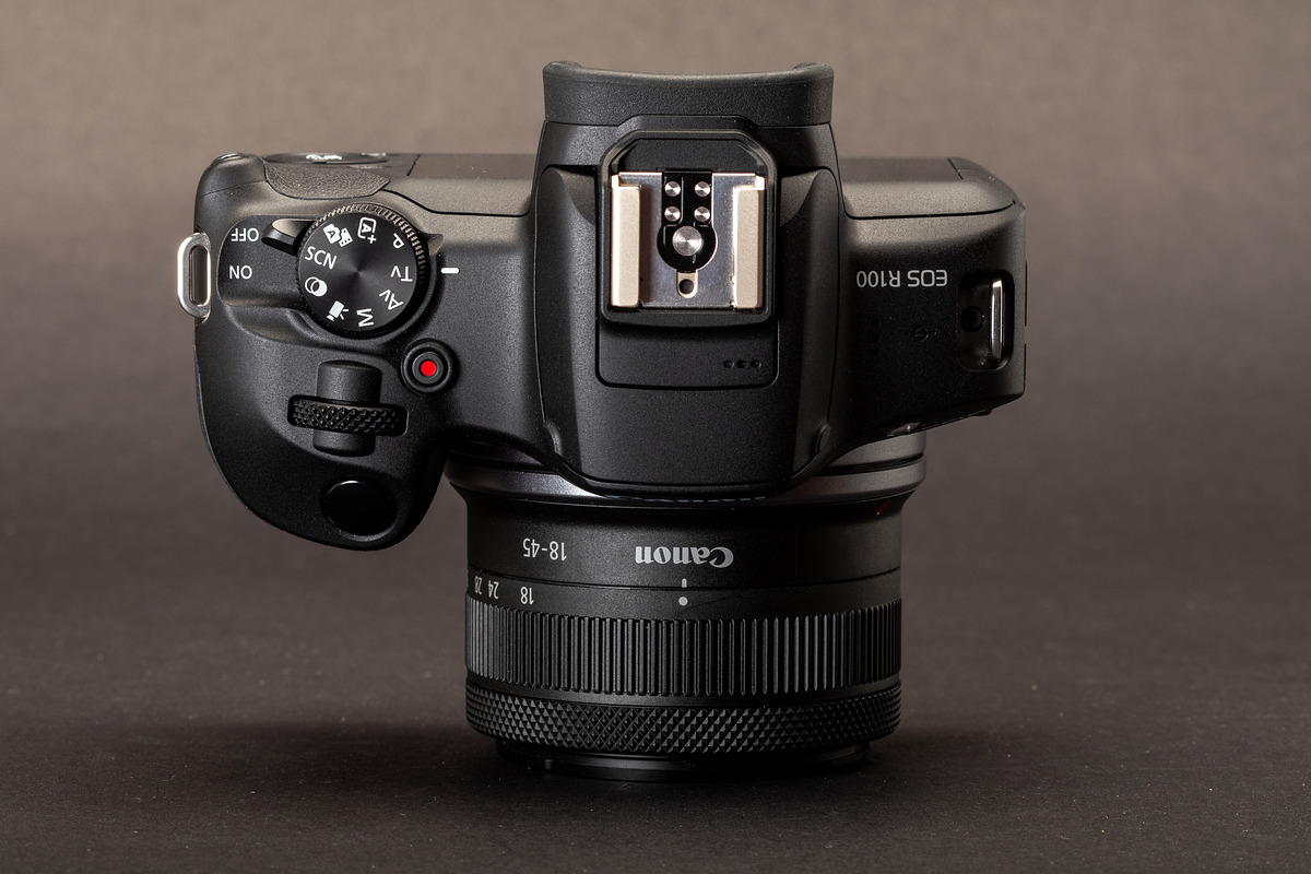 Canon Mirrorless Camera EOS R100 (RF-S18-45mm f/4.5-6.3 IS STM)
