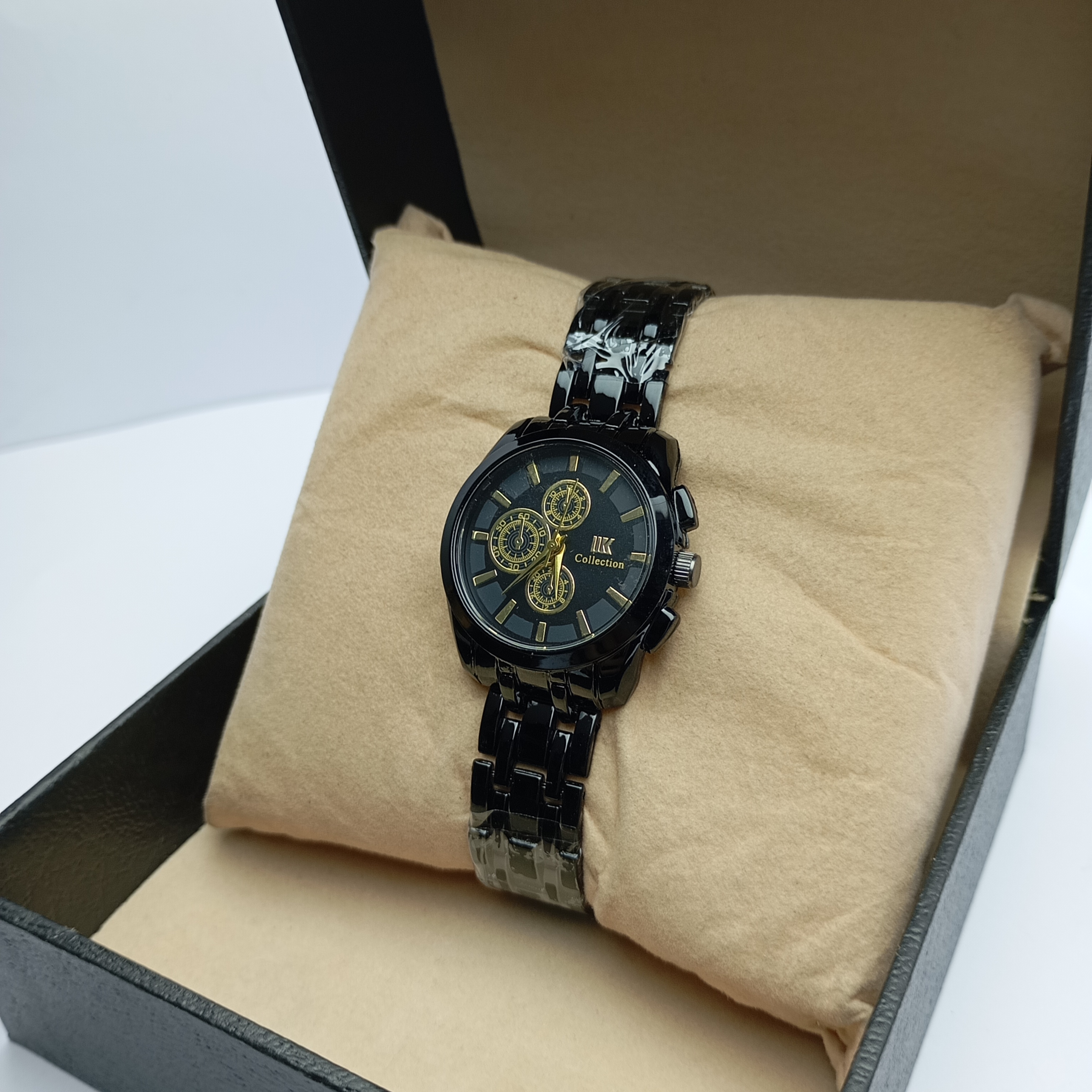 Full Black Color Round Shape Numbering Dial Stainless Steel Quartz Watch For Women