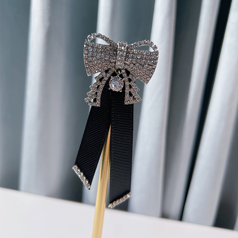 Korean small fragrance alloy bow tie cute mini brooch women's luxury decoration shirt neckline accessories