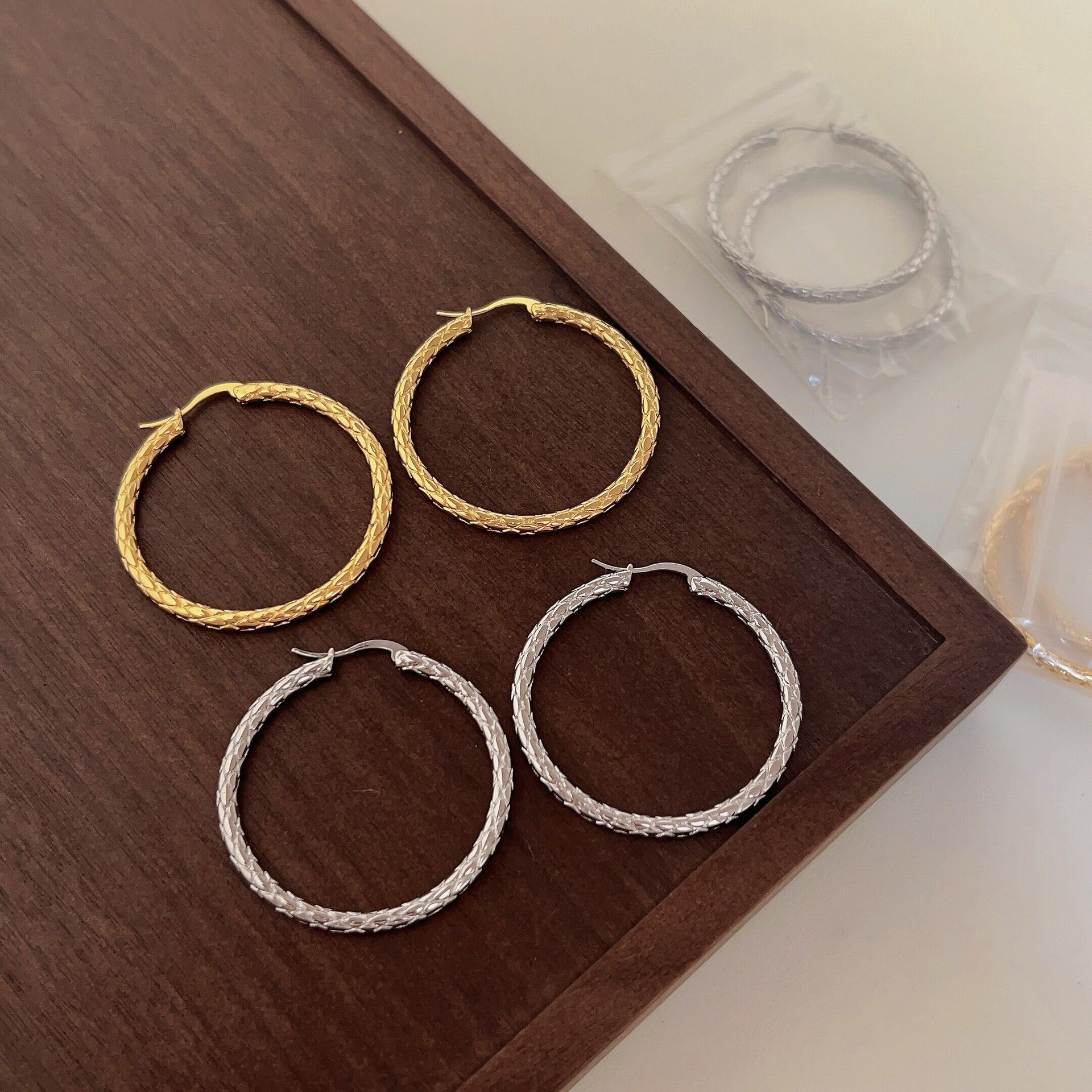 【Top Picks】Celin Metal Rhomboid Earrings Women's 2023 New Fashion Distinctive Ear Ring Circle Earrings