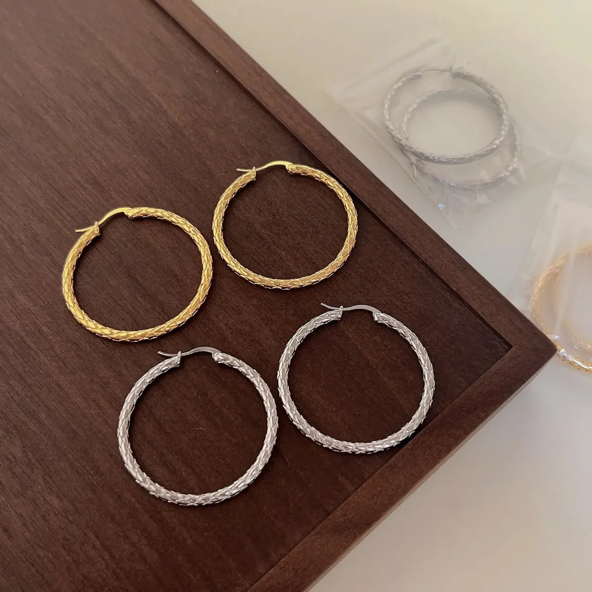 【Top Picks】Celin Metal Rhomboid Earrings Women's 2023 New Fashion Distinctive Ear Ring Circle Earrings - image 1