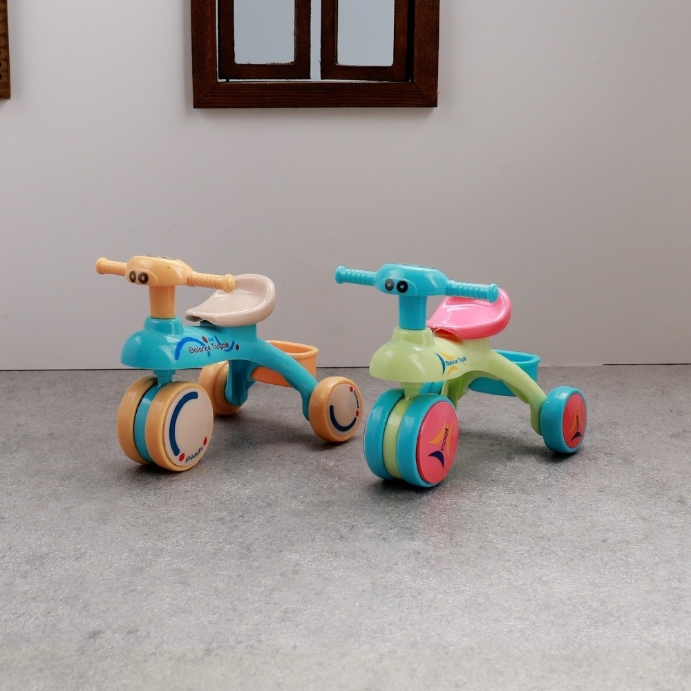1Pcs New Mini Dollhouse Tricycle Home Scene Ornament Miniature Simulation Small Bike Doll House Accessories Model Toys