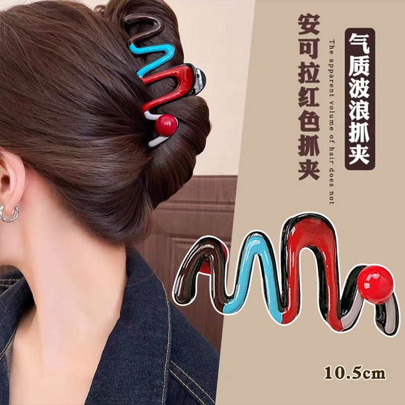 Cute dog dopamine small scratch clip female high-end painted contrast shark clip 2025 new fun design hairpin
