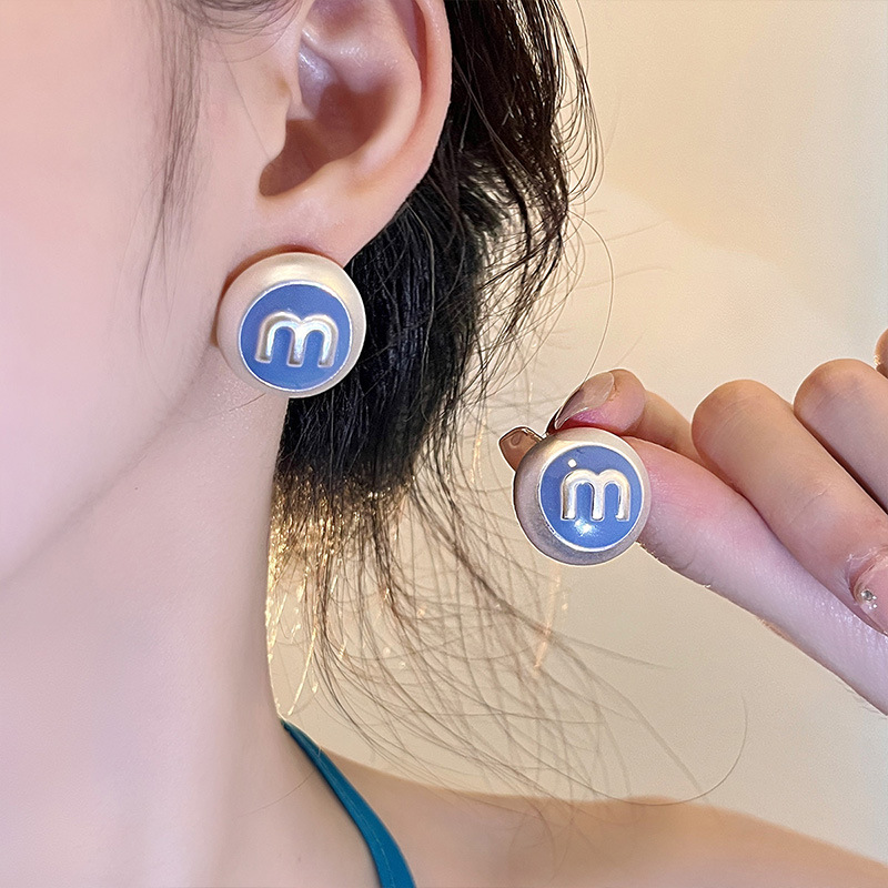 【New arrivals】Stud Earrings for Simple Letter Light Niche Design High-end Sense Small Fresh All-match Sweet Small Distinctive for Women
