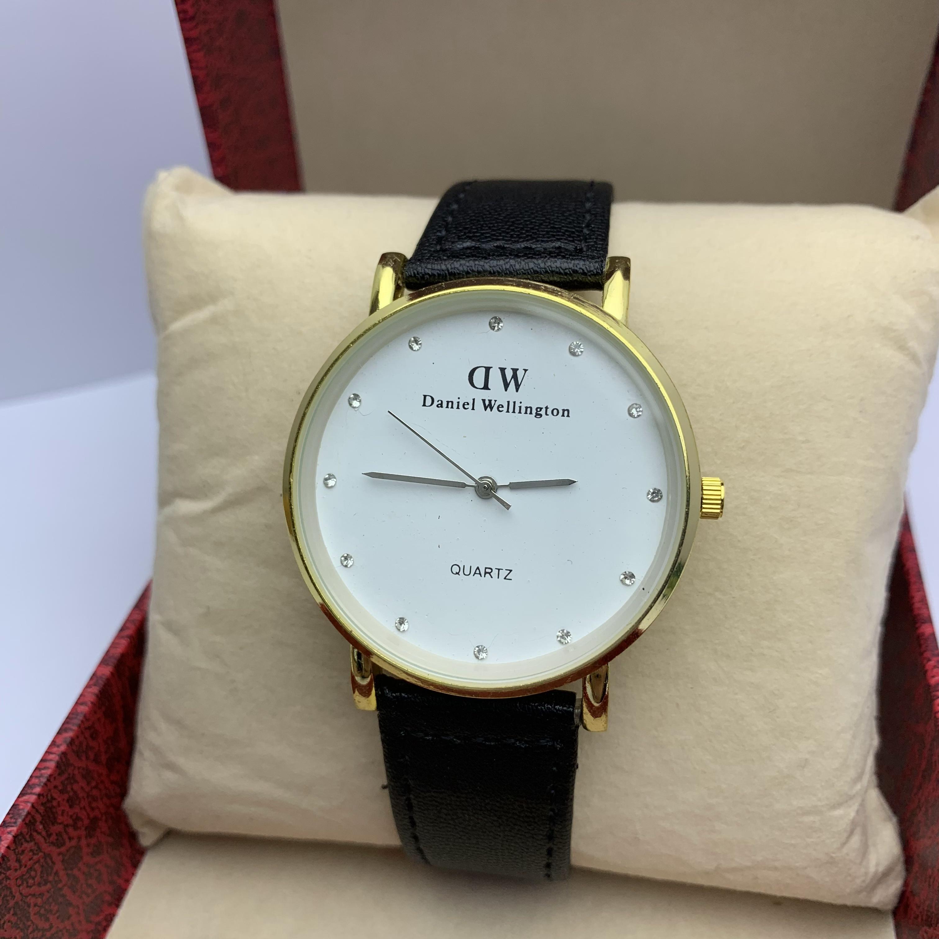 Casual Watch For Women || Round White Dial Black Leather Belt Quartz Casual Wrist Watch For Women || Sold By Time Plaza