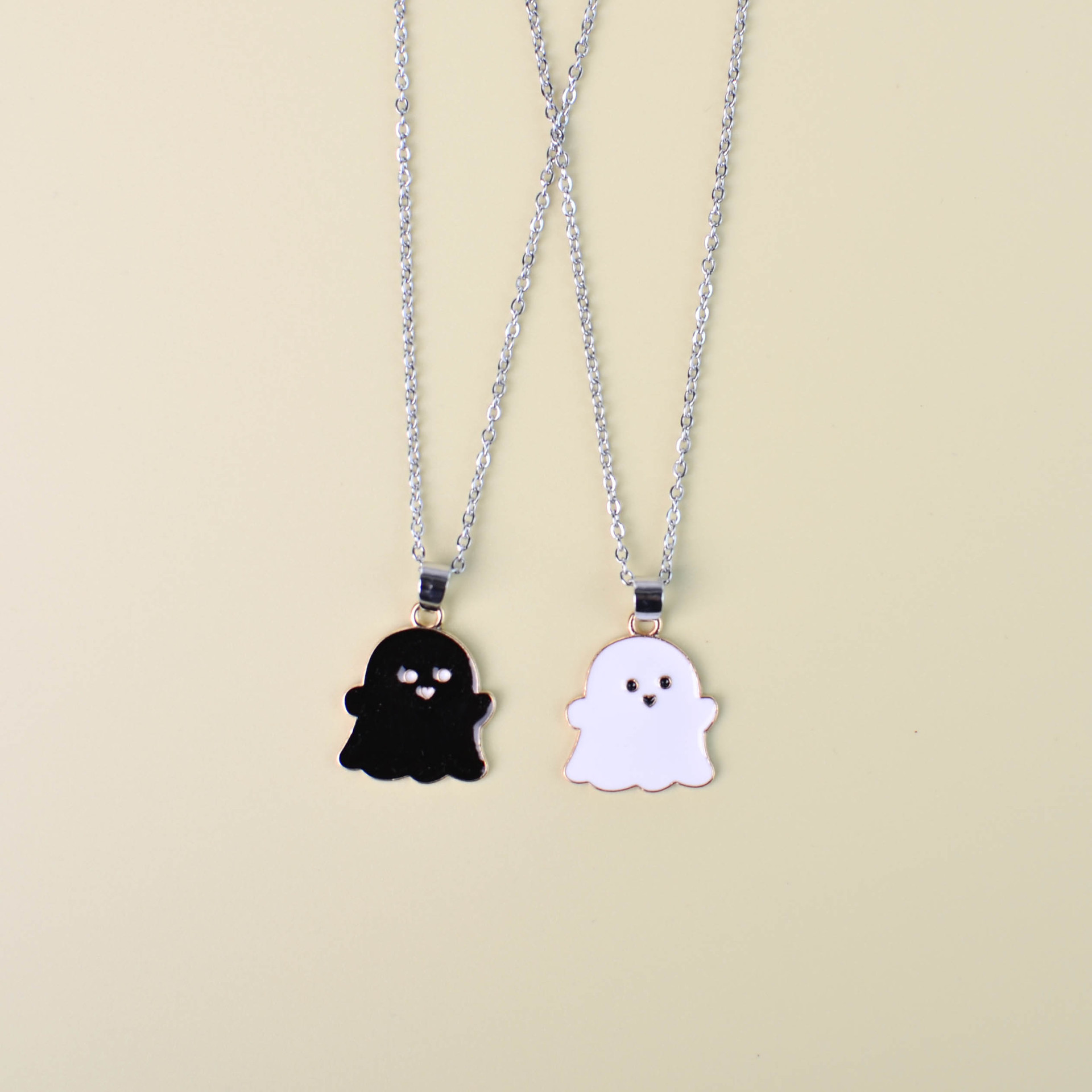 【Top-notch quality】Stainless Steel Chain Black and White Couple Necklace Female Kid Cute All-match Girlfriend Chain