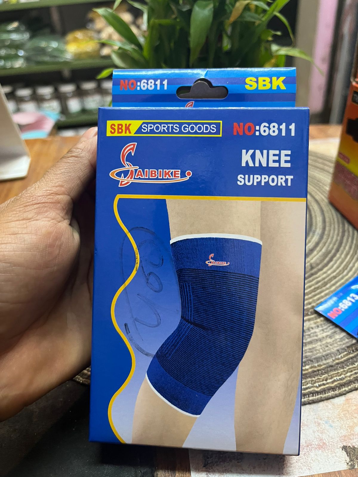 Knee Support in pair sports goods