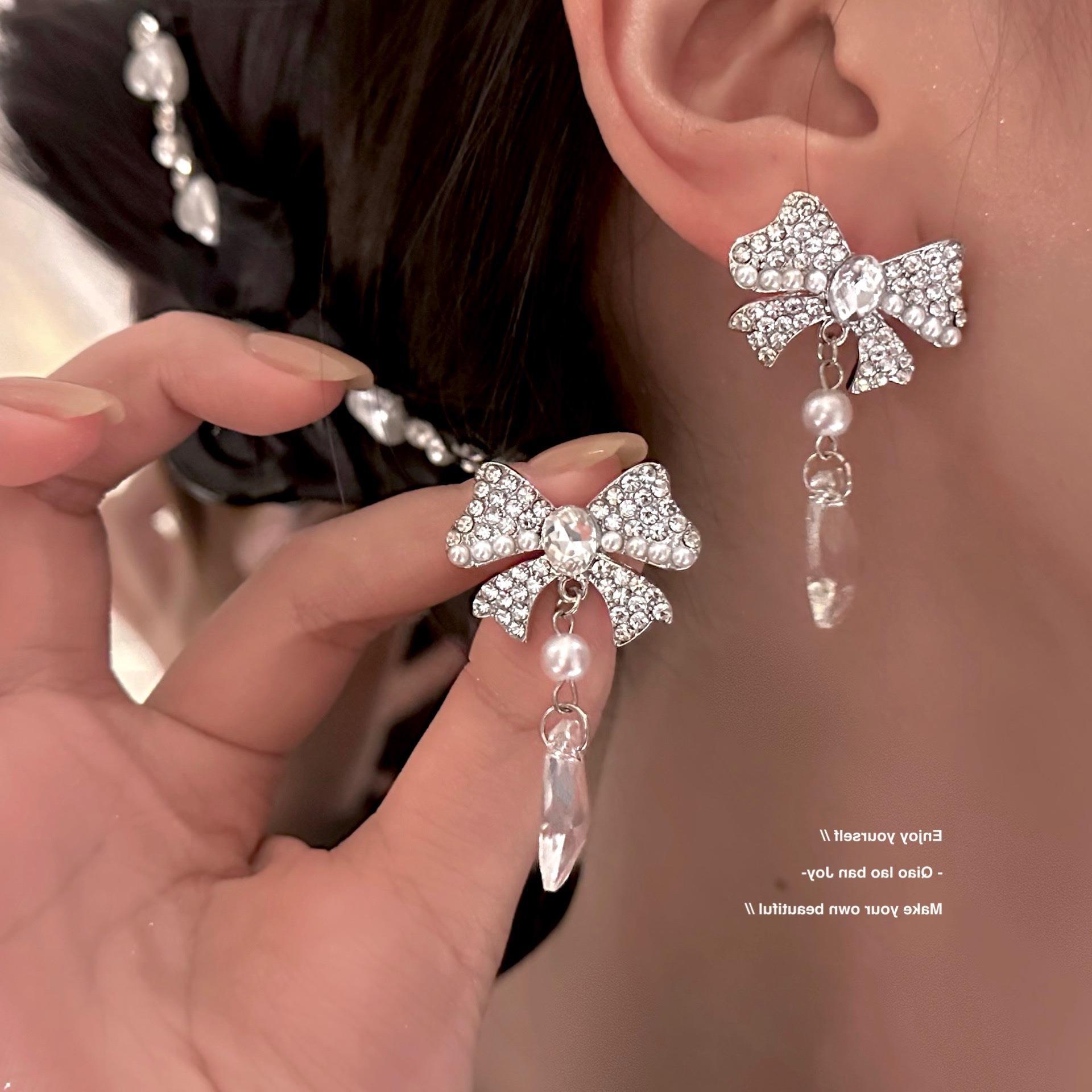 【New Arrivals】Brilliant Moon Splash Star River Ear Clip Women's Earrings Without Ear Holes Rhinestone Pearl Bow Crystal Pendant Earrings Earrings