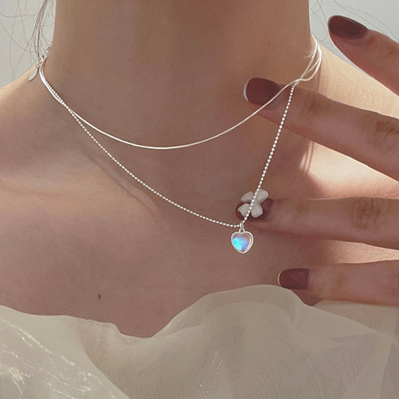 Feels Lucky And Proud Silver Color Love Heart-shaped Moonstone Pendant Necklace Women Gradient Gemstone Clavicle Chain