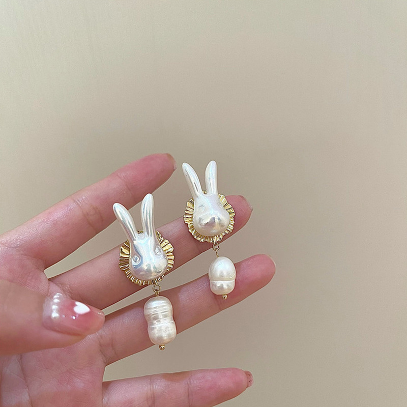 【Good sharing!】925 Silver Needle Knock Soft Cute Rabbit Earrings Baroque Freshwater Pearl Earrings Fun Fashion Earrings for Women