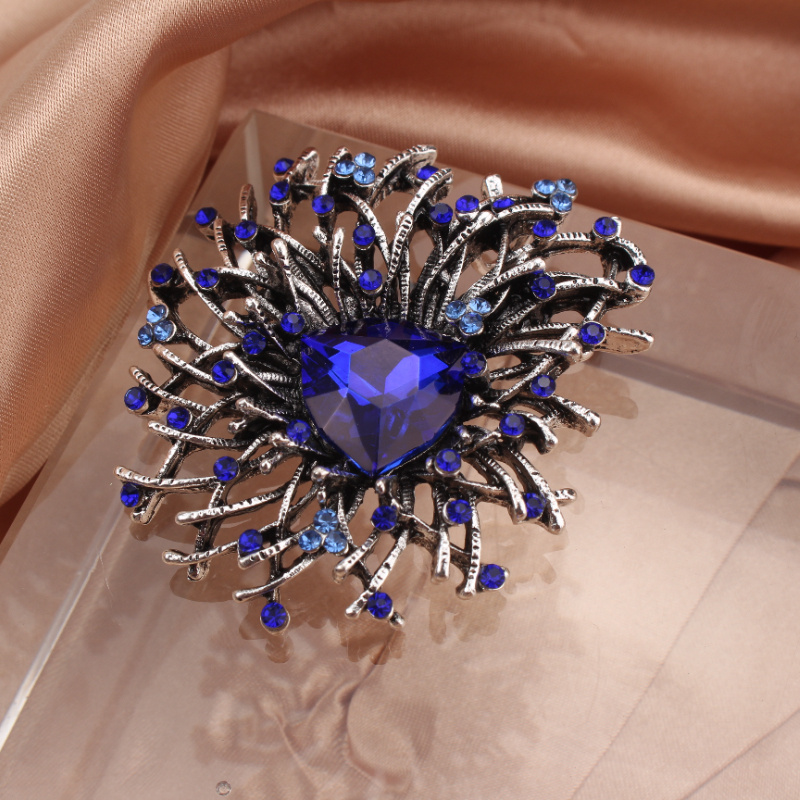 1 piece rhinestone luxury ladies brooch, novelty and elegant versatile simple, suitable for party travel daily wear, can enhance personal charm