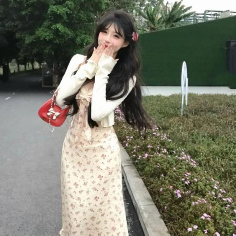 The foggy sea of flowers in spring and summer shows thinness and pure desire, sweet floral suspender dress + cardigan two-piece suit women