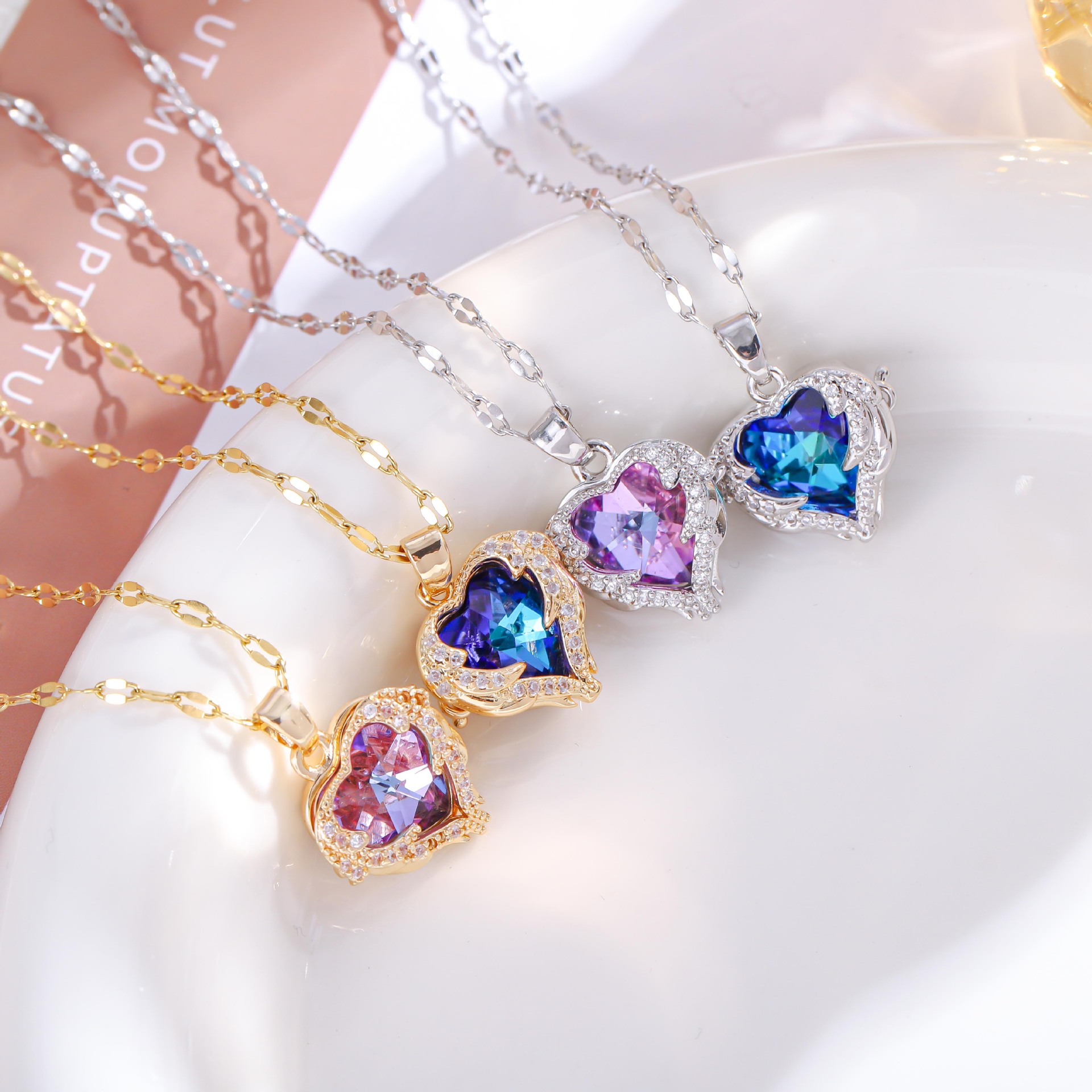 【Top-notch Steel] Spring New Sea Heart Women's Light Luxury Blue Crystal Love Clavicle Chain