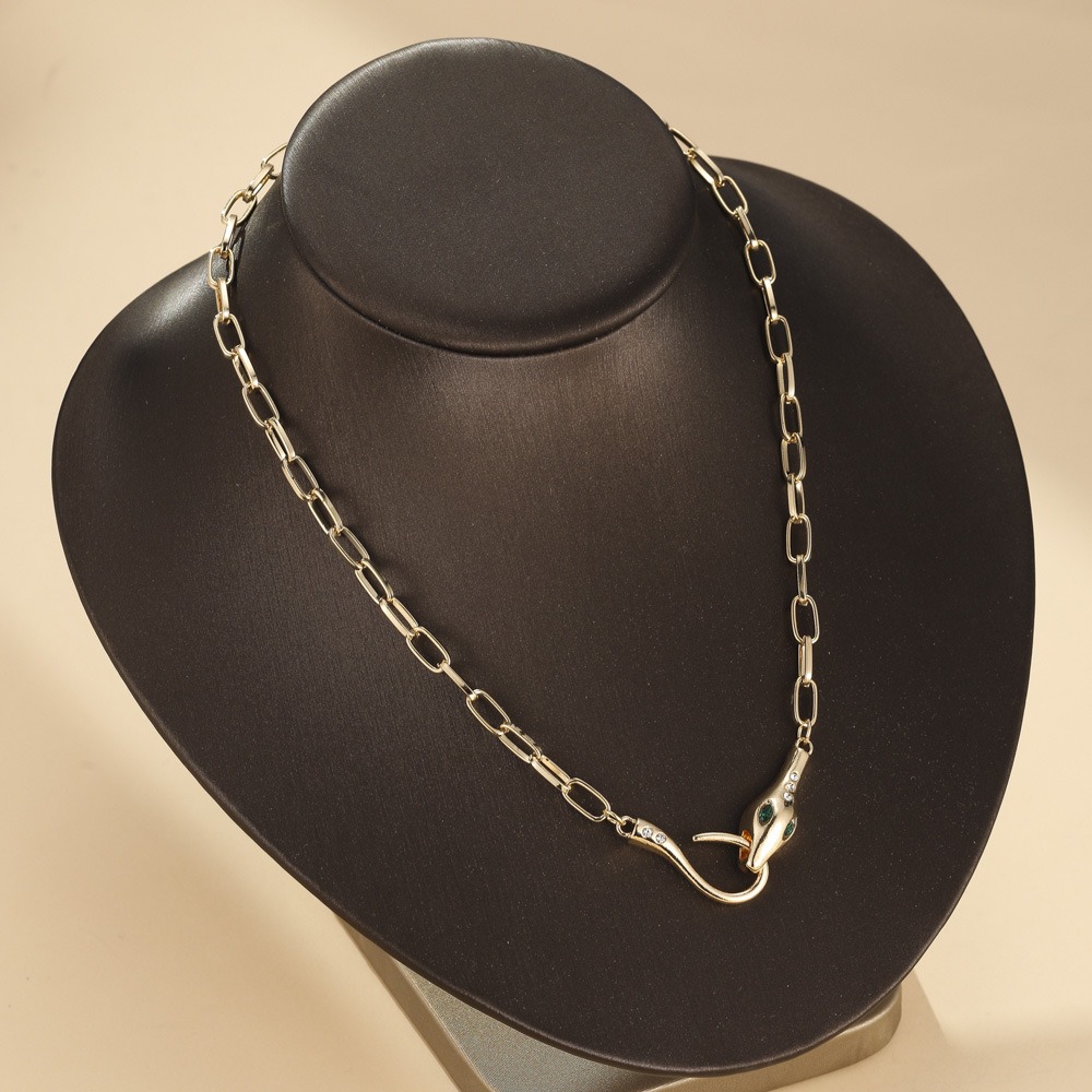 New Snake Design Snake Pendant Necklace Jewelry Vintage Metal Snake Necklace Individuality Retro Light Luxury Clavicle Chain Women
