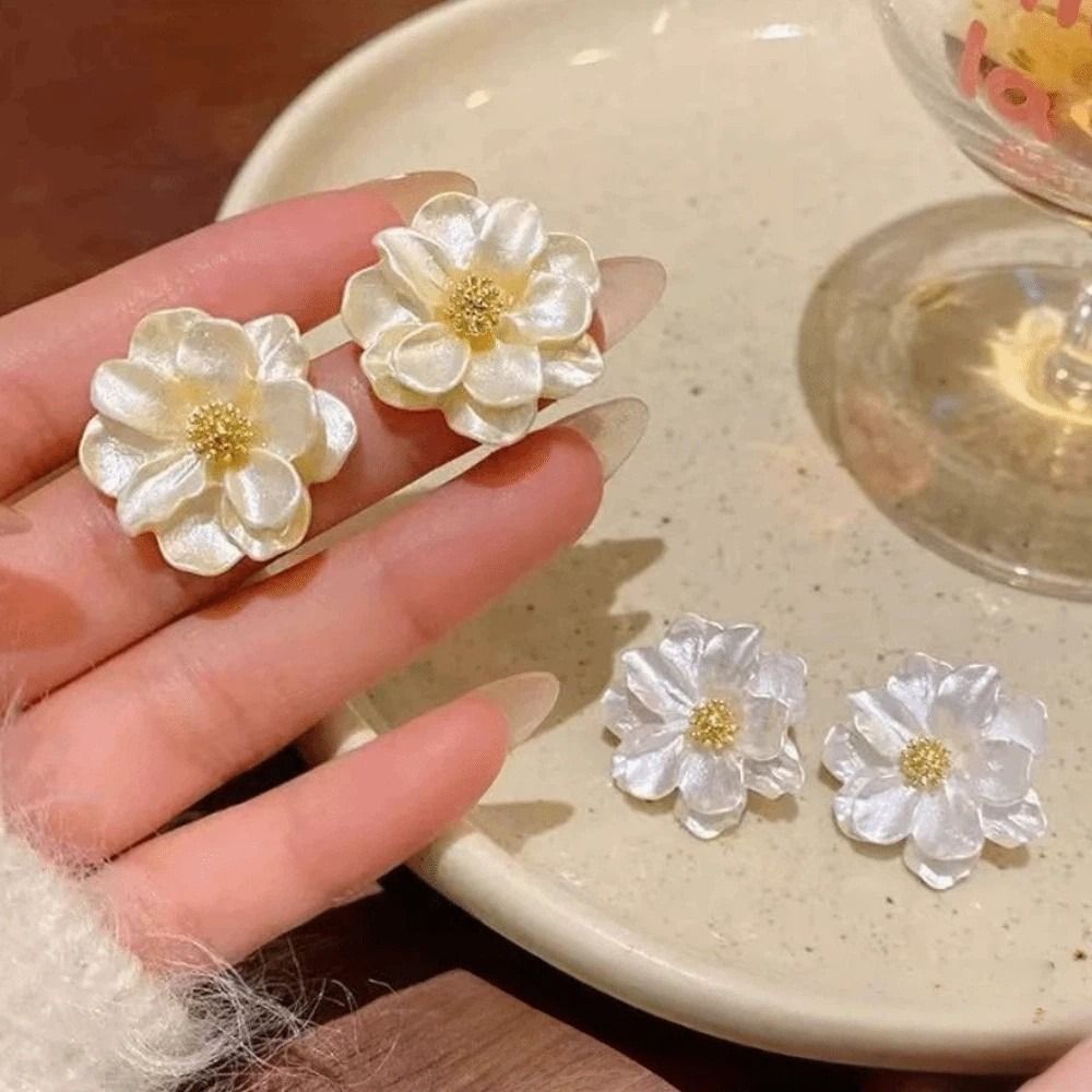 Fashion Luxury Camellia Earrings Irregular Sweet Flower Earrings Exquisite Lightweight Petals Earrings For Women Girls