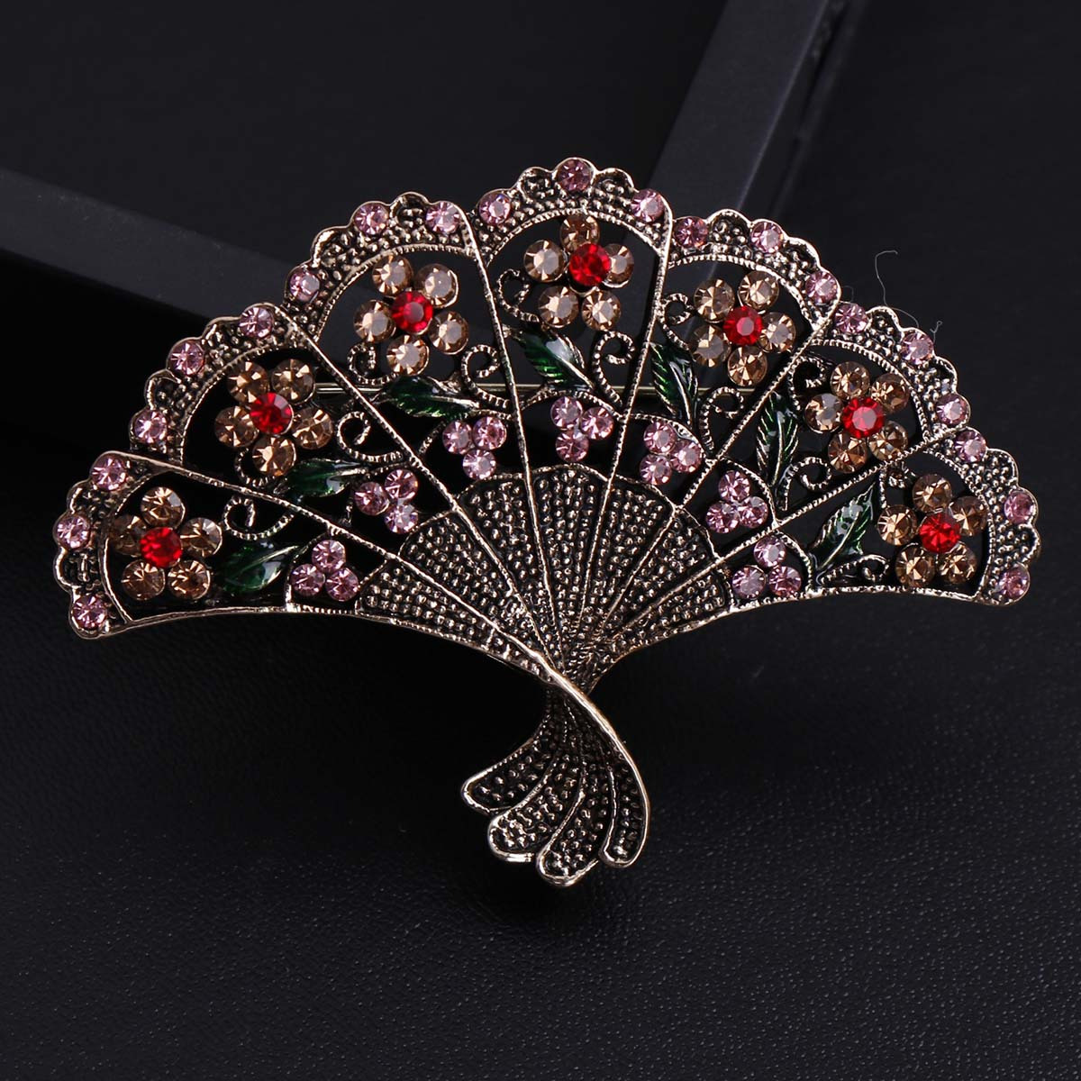 Vintage Classic Fan Metal Brooches Pins Fashion Unisex Retro Crystal Ancient Gold Color Coat Clothing Badges Jewelry