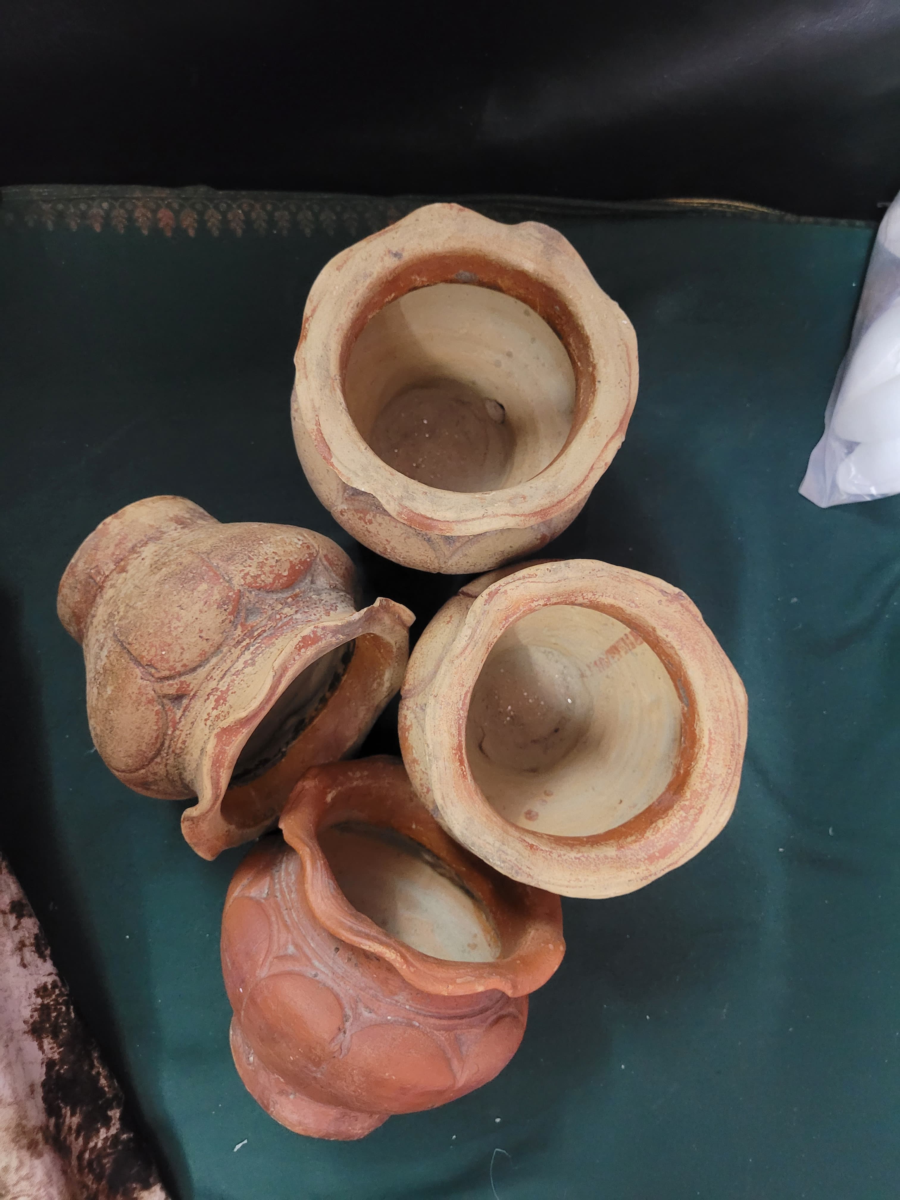 IS-P 4 Pieces of Earthen Clay Planter Small Size for Balcony and Table and Home Vases Gamla