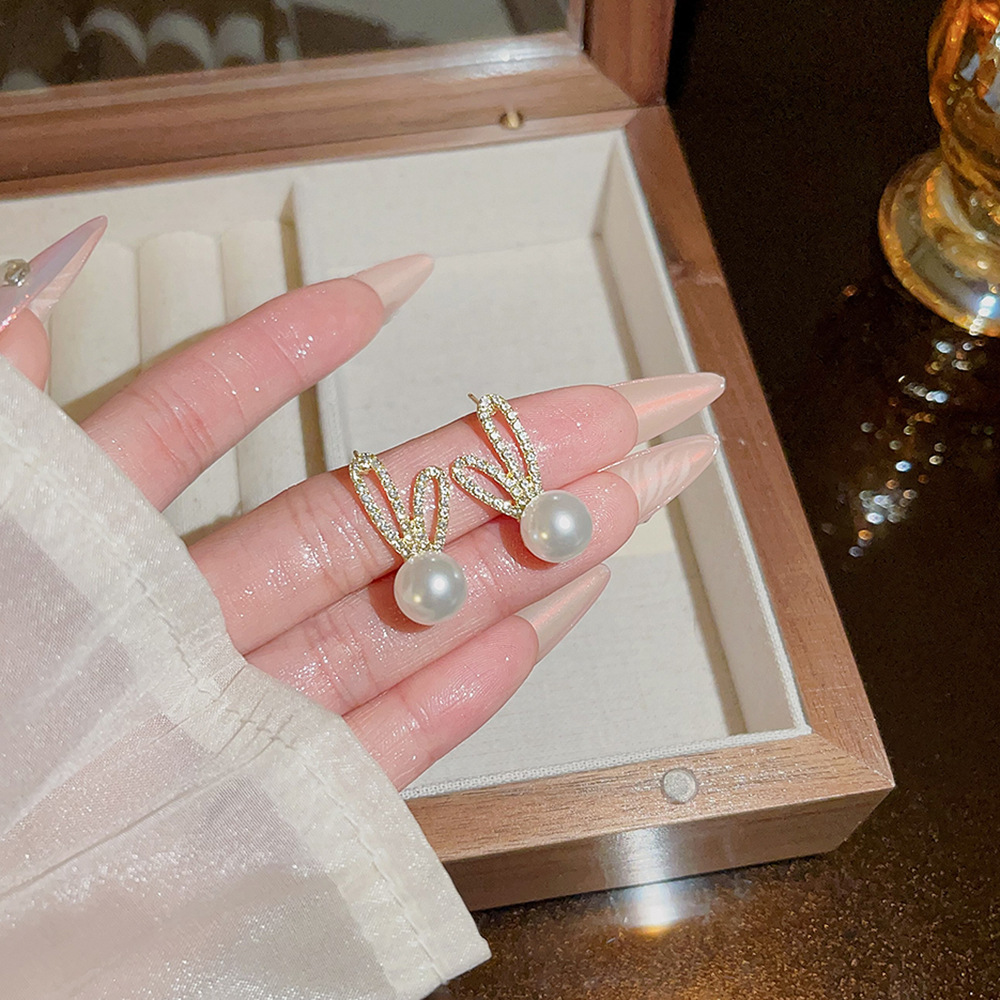 【Fresh designs】Korean Style Sweet Cute Pearl Earrings Women's Simple Exquisite Earrings Light Luxury High-end Earrings
