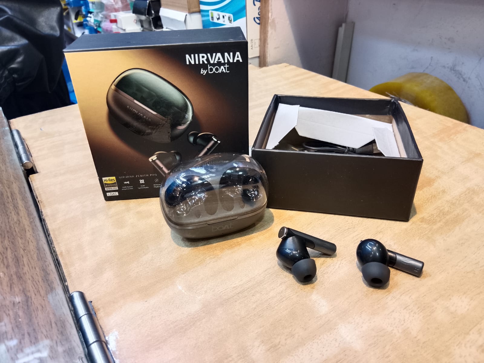 EarBuds Nirvana Zenith with stylish box