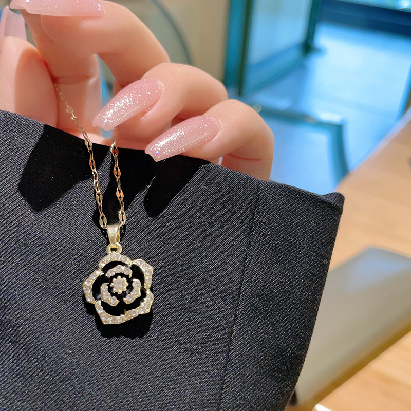 【Best Price Guaranteed】New Fashionable Camellia Necklace Women's High-end Sense Lock Full Diamond Flower Light Luxury Clavicle Chain Elegant Sunflower Pendant