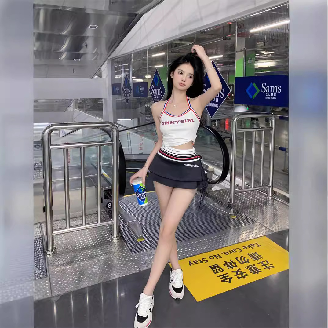 Sweet and cool babes, cute teenage girls, halterneck camisoles, camisole layered with low-waisted miniskirts, suits, slimming skirts