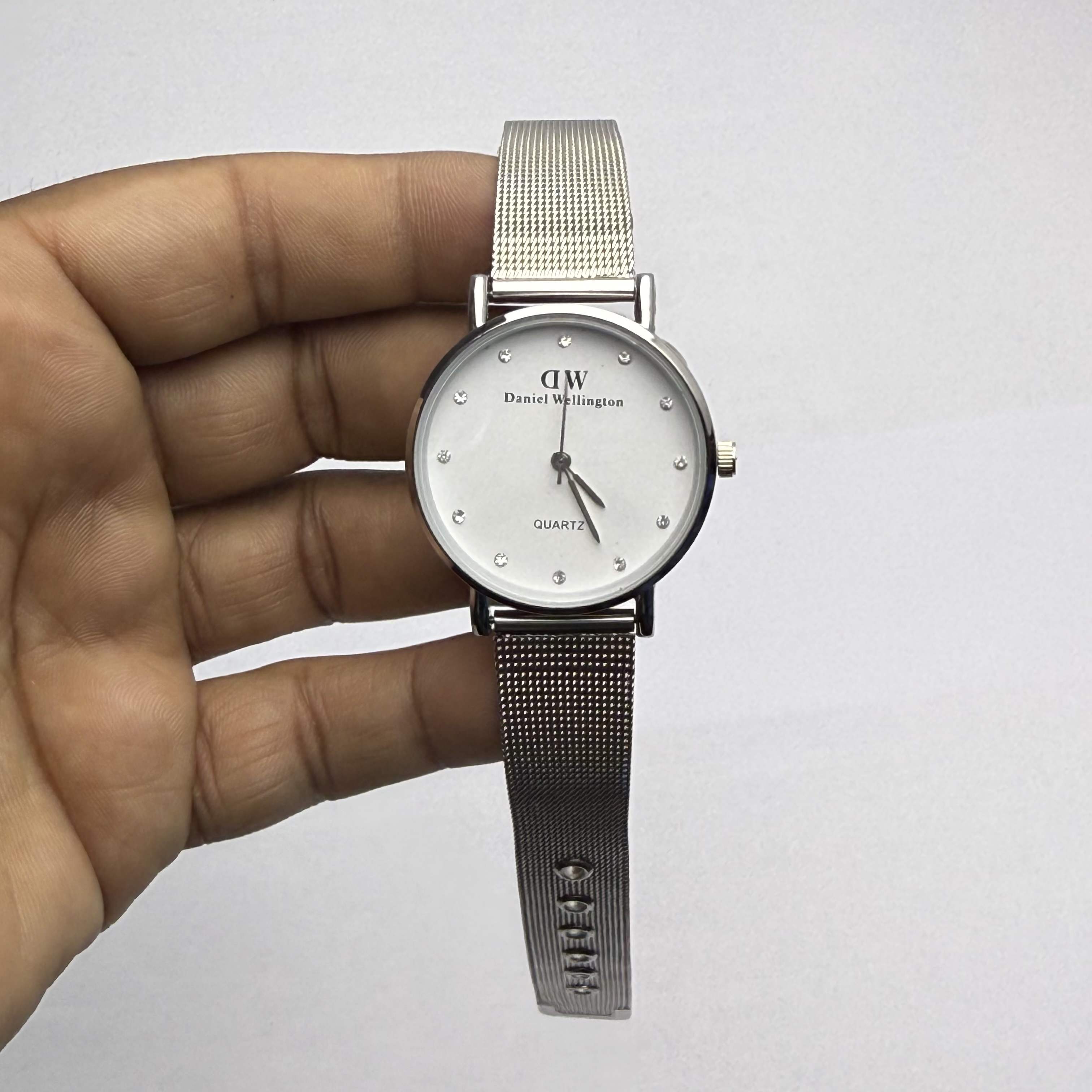 DW Fashionable And Stylish Stainless Steel Round Shape White Dial Watch For Women