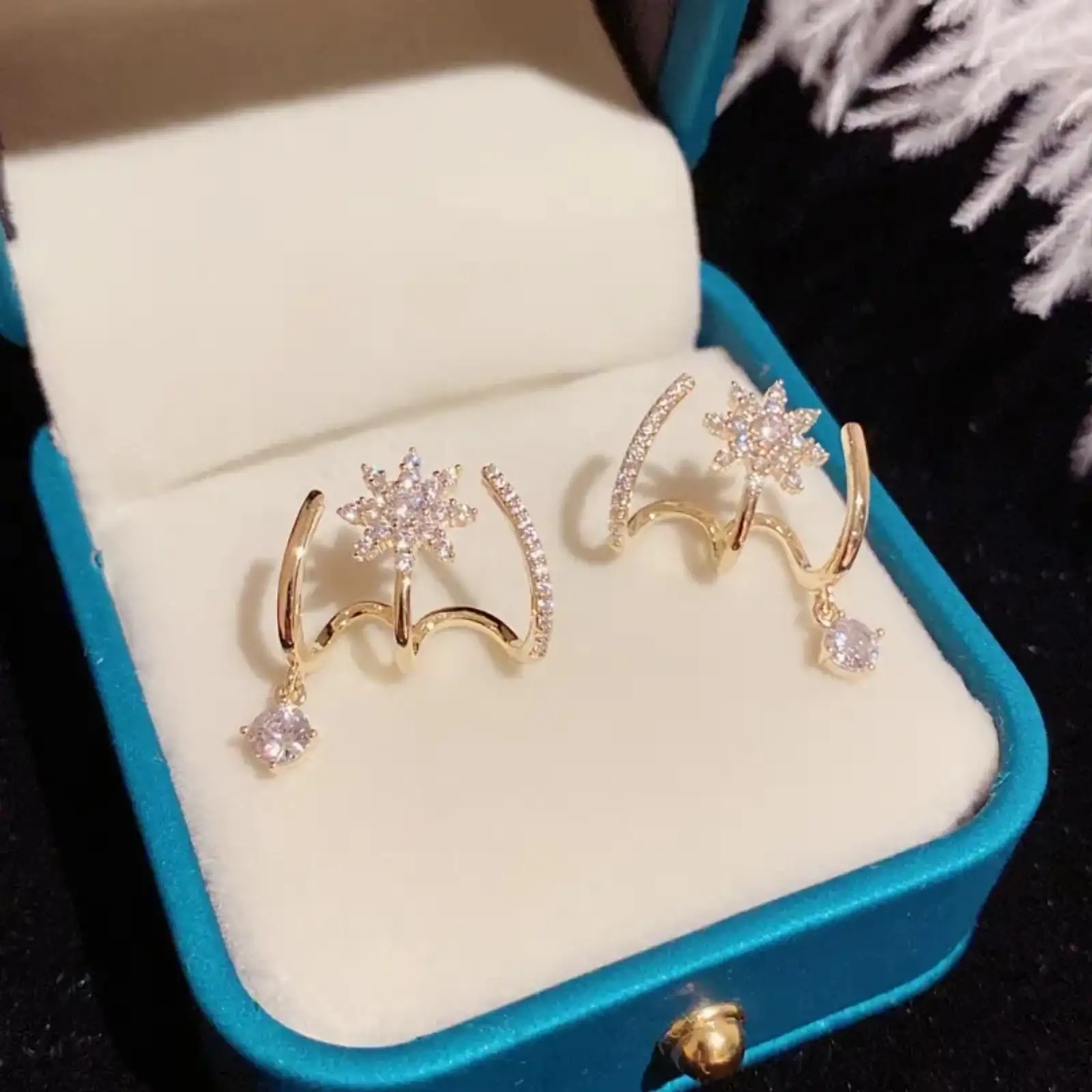 Stylish Fashionable Gold Plated Pearl Stud Korean Western Earrings for girls
