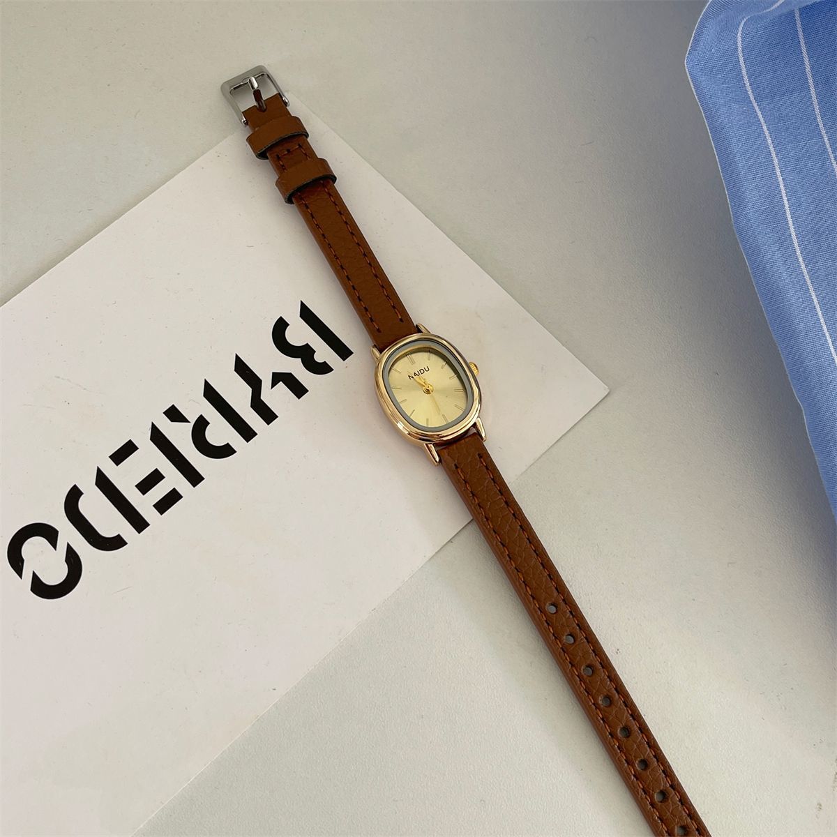 【TrendGlobe】Vintage Green Simple Oval Small Dial Watch for Student Niche High-end Sense Compact Exquisite Quartz Watch [Top-notch quality]