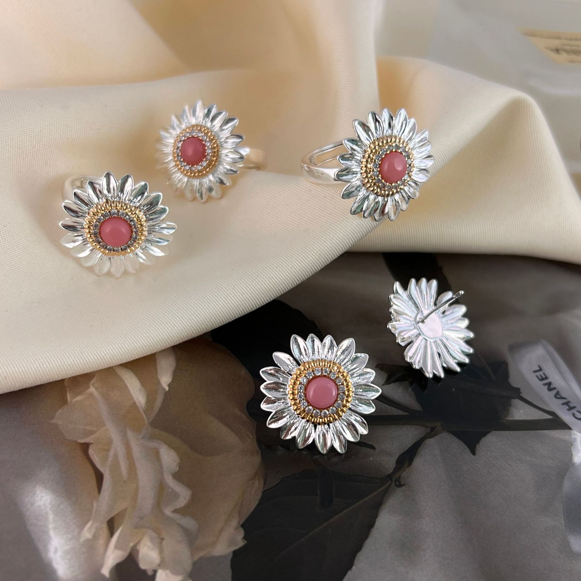 【Top Picks】2023 New Original Design 925 Silver Needle Daisy Earrings High Sense French Retro Stud Earrings for Women New