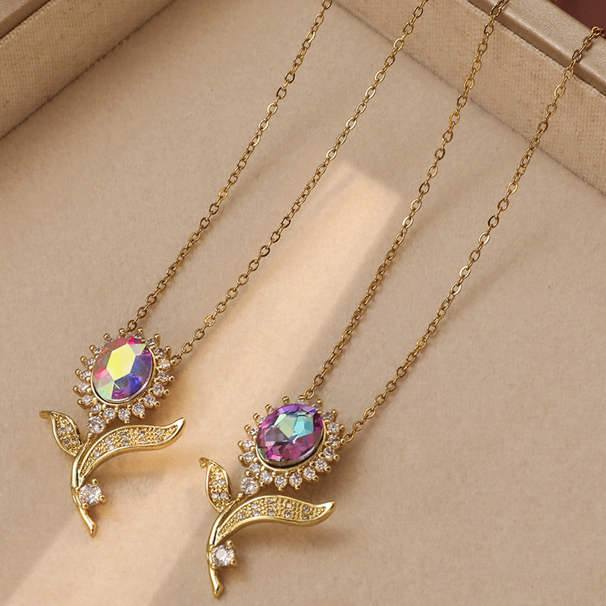 【Good sharing!】Necklace Women's New Copper Plated Real Gold Sun Flower Zircon Shiny Titanium Steel Necklace Clavicle Chain