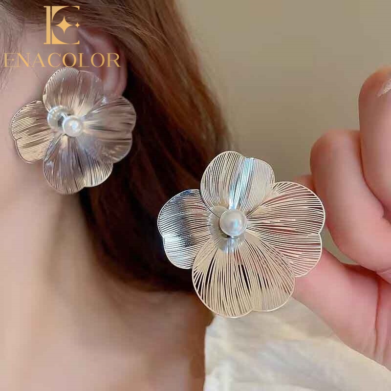 Simple Retro Gold Metal Flower Earrings for Women Pearl Jewelry Party Girl Accessories Gifts New