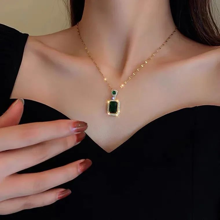 Elegant Emerald Pendant Necklace for Women - Vintage-inspired zircon crystal design on a chic clavicle chain, combining luxury with a touch of sensual charm