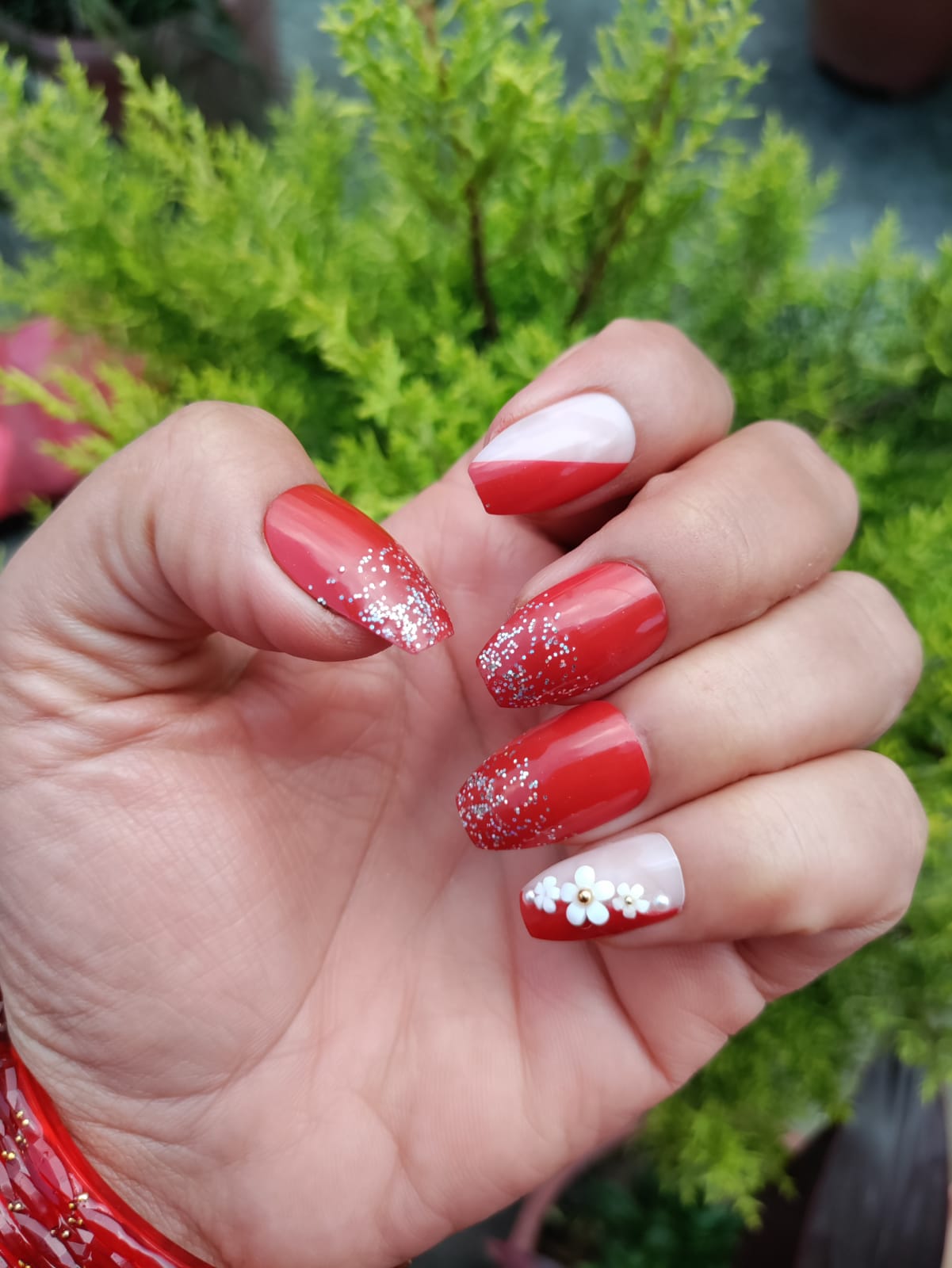 24pcs Red and White with Flower Decor Fake Nail
