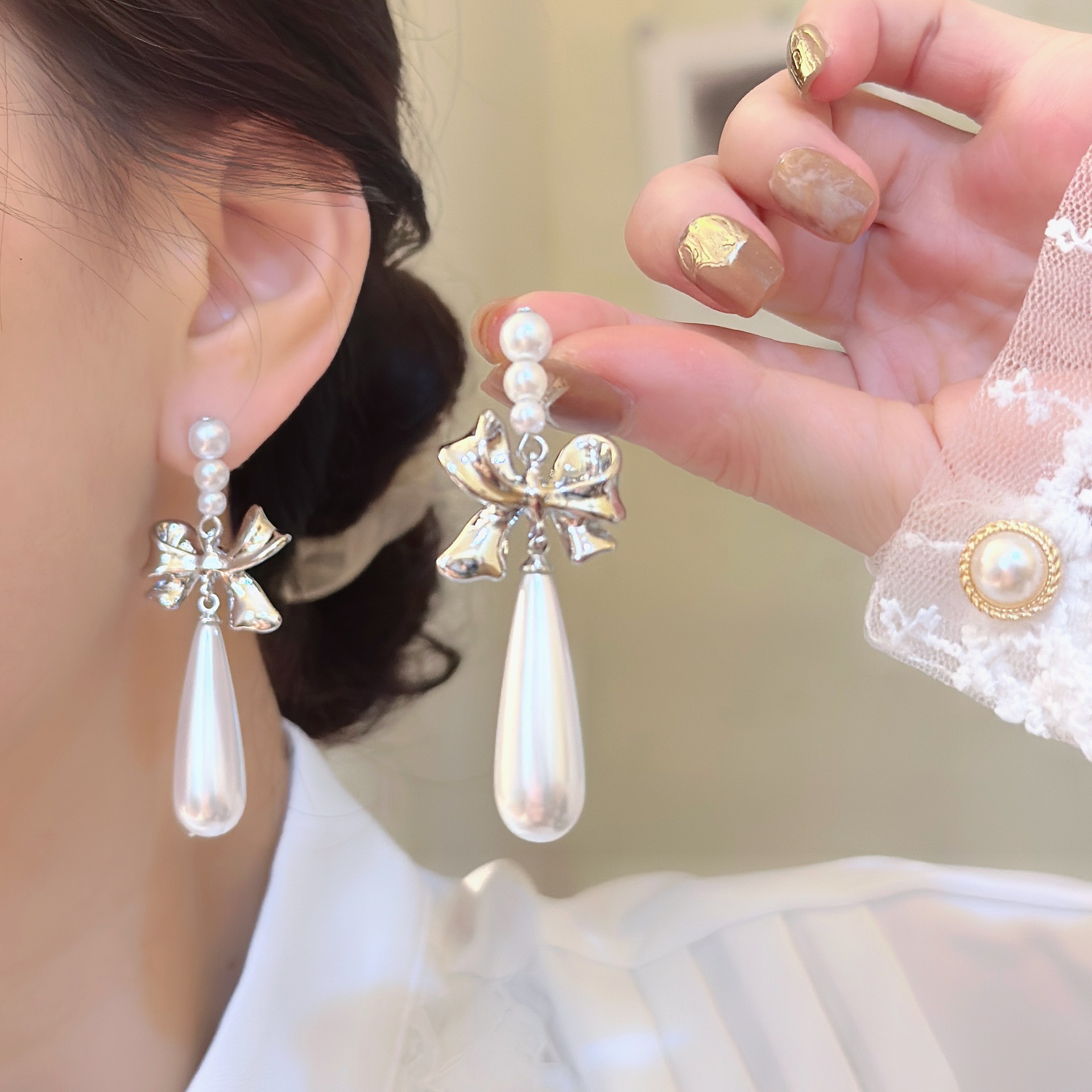 【Cheap】Dongdaemun Love Bow Water Drop Pearl Earrings Female Niche Sweet Light Luxury Cute Style But Earrings