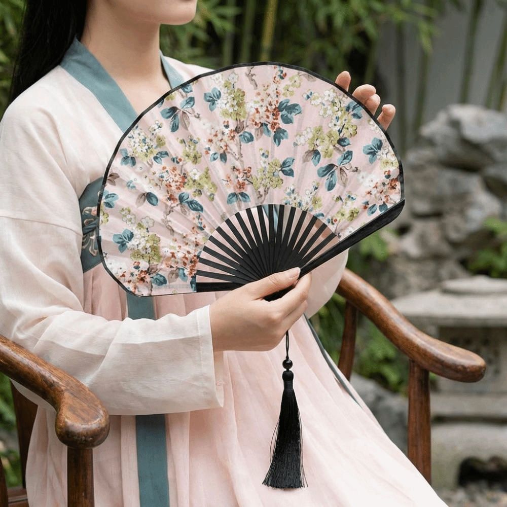 Creative Retro Mini Shell Fan Portable Lightweight Folding Hand Fan with Tassel Handheld Fan Photo Prop