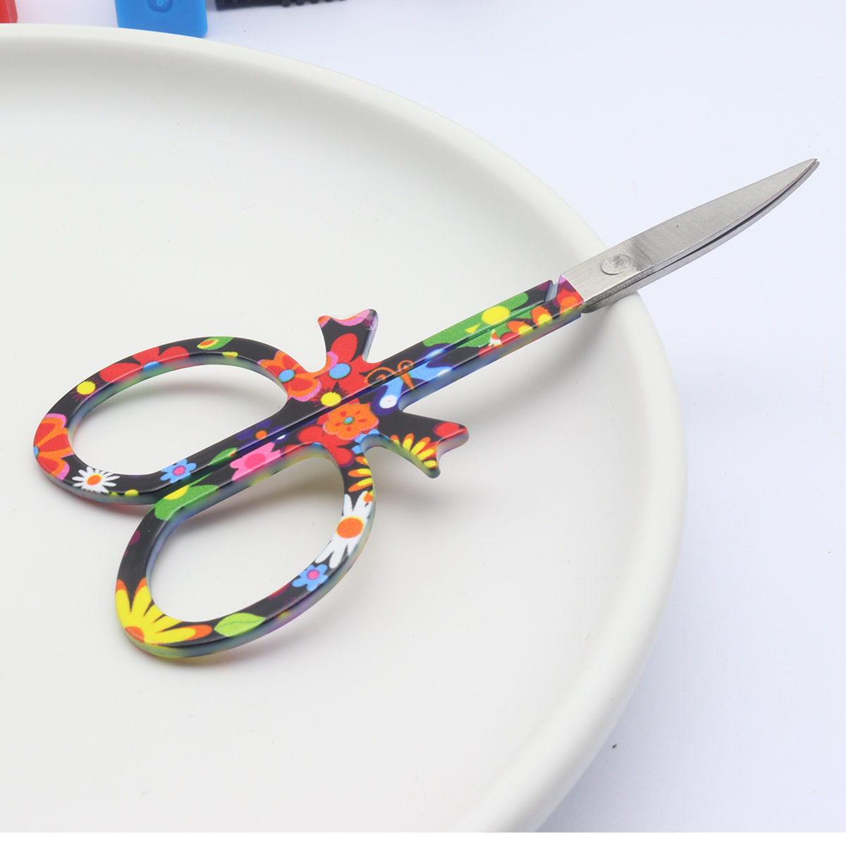 HOT EasyNail 1pcs New Wing Flower Sharp Scissors Professional Cuticle Manicure Pedicure Nails Scissors eyebrow